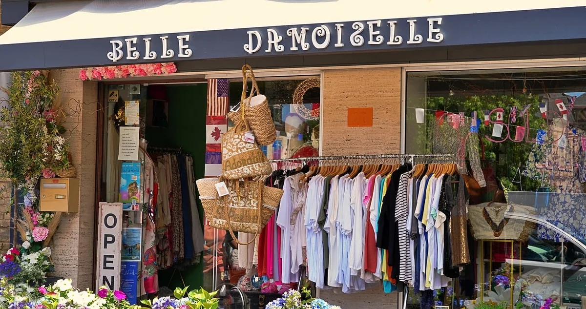 Signalétique magasin exemple à Nantes : 15 idées inspirantes pour 2026