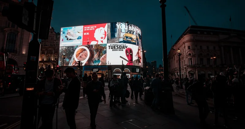 Publicité lumineuse ou signalétique classique : que dit la loi ?
